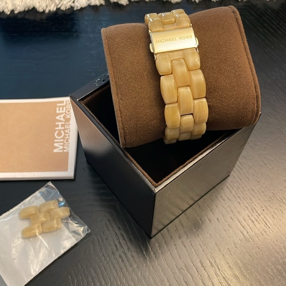 Michael Kors watch - Picture 2 of 2